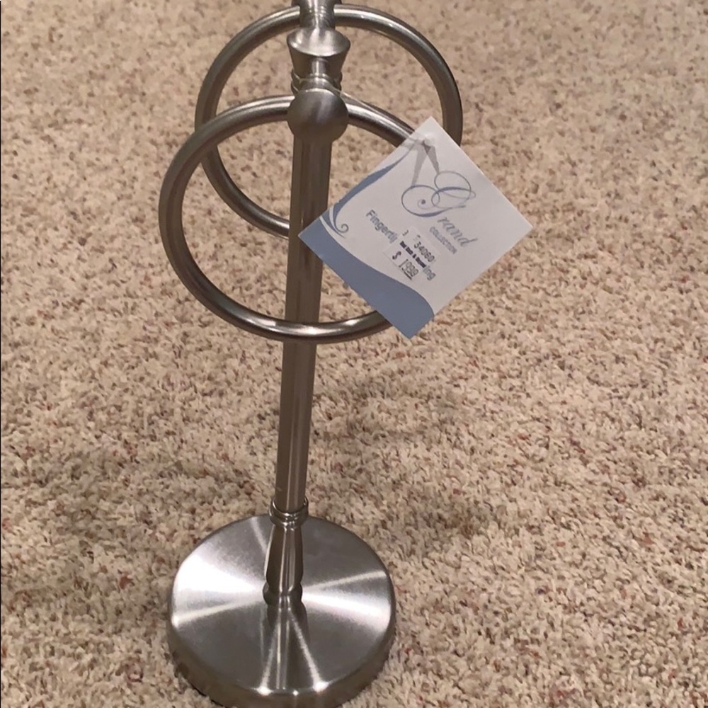 New with tag Fingertip towel ring: Satin Nickel